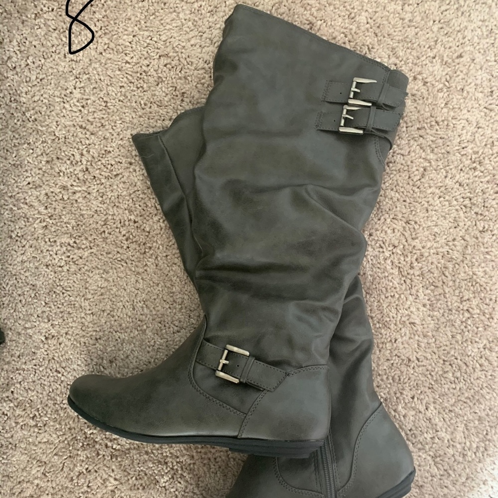 Grey boots to the knee
